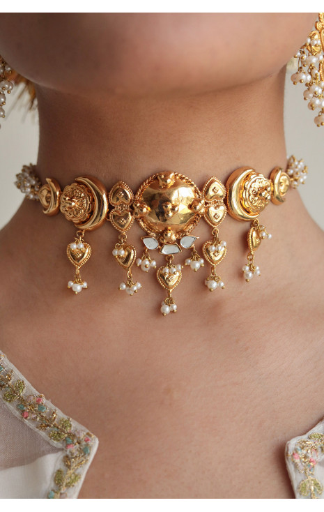Fibha (choker)